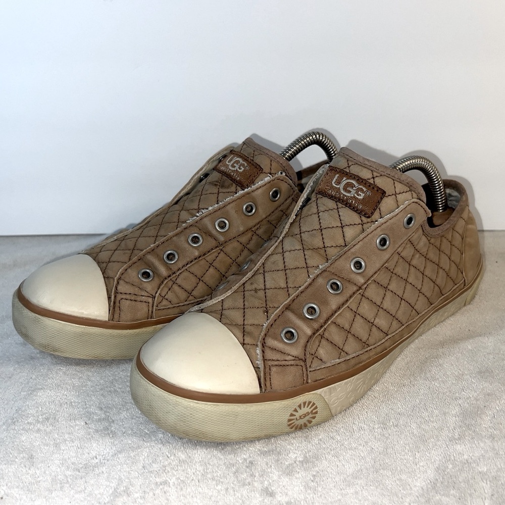 UGG Laela Quilted Nubuck  Sheepskin Leather Slip-on Sneaker size 8